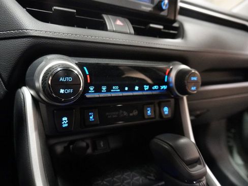 Used 2022 Toyota RAV4 XLE image 13