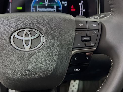 Used 2025 Toyota Camry SE image 20