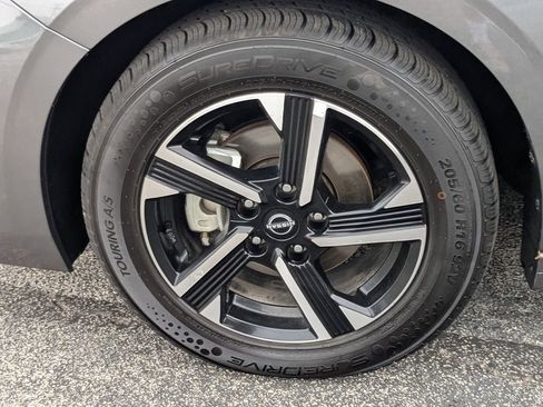 Used 2025 Nissan Sentra SV FWD image 28