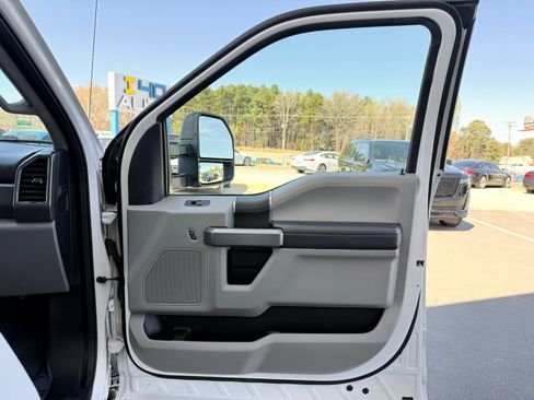 Used 2019 Ford F250 XLT w/ XLT Value Package image 31