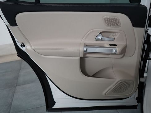 Used 2023 Mercedes-Benz EQB 300 4MATIC image 19