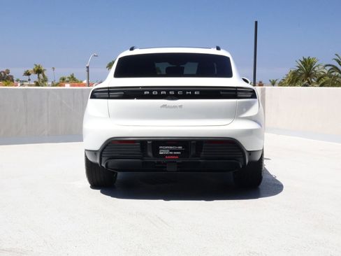 Certified 2025 Porsche Macan 4 Electric AWD/4WD image 10
