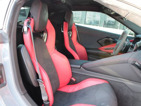 Used 2025 Chevrolet Corvette Z06 image 23