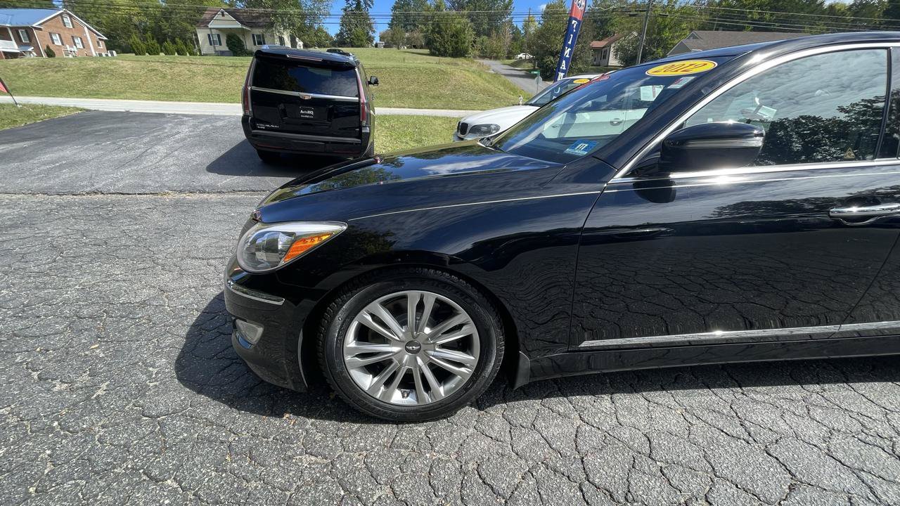 Used 2012 Hyundai Genesis 4.6 RWD image 2