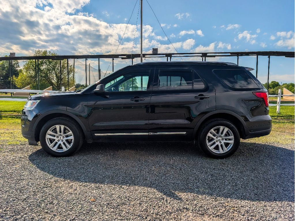 Used 2018 Ford Explorer XLT AWD/4WD image 9