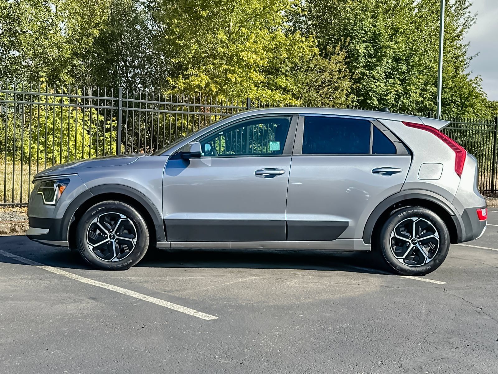 Used 2025 Kia Niro LX FWD image 6