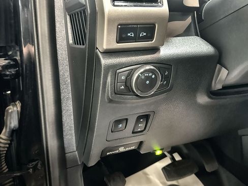 Used 2022 Ford F350 Lariat w/ Tremor Off-Road Package AWD/4WD image 16