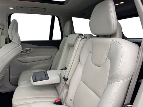 Certified 2023 Volvo XC90 B6 Core w/ Climate Package image 20