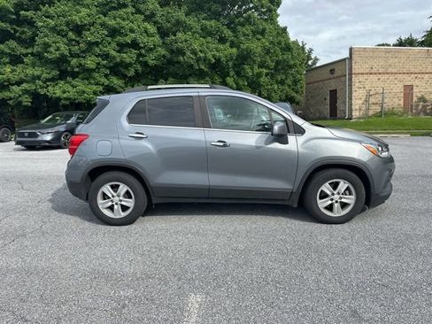Used 2019 Chevrolet Trax LT w/ LT Convenience Package FWD image 4