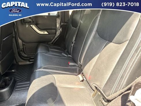 Used 2017 Jeep Wrangler Unlimited Sahara w/ Connectivity Group AWD/4WD image 18