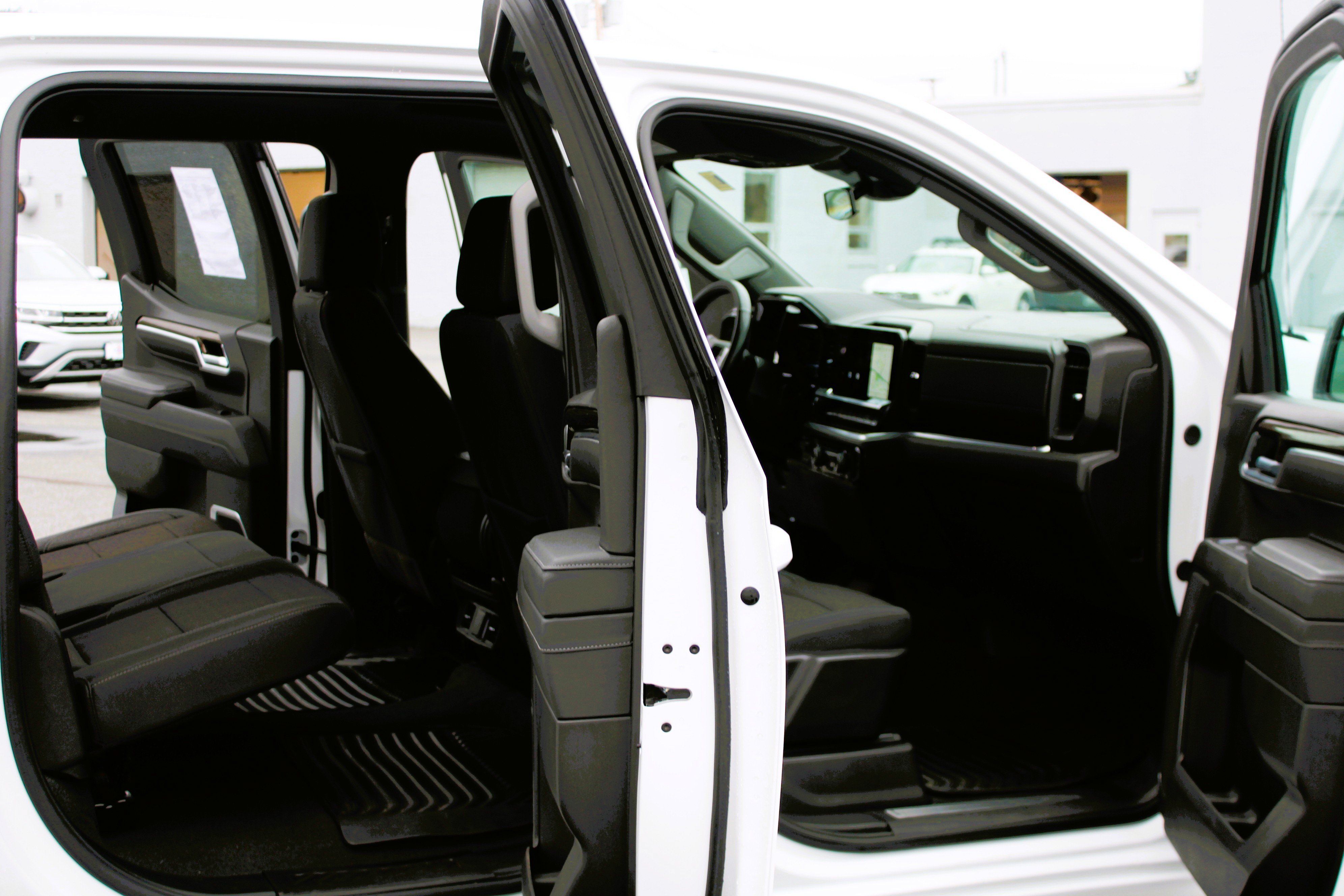 Used 2025 Chevrolet Silverado 1500 LT AWD/4WD image 17