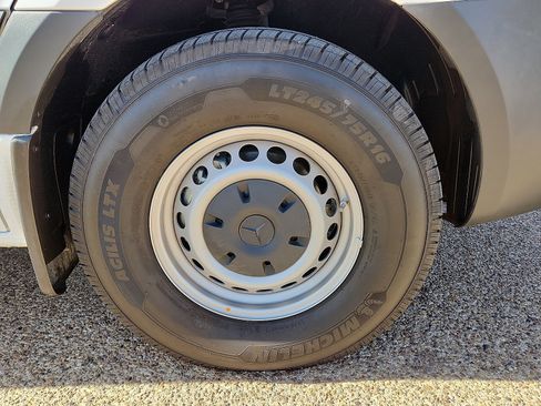 Used 2022 Mercedes-Benz Sprinter 2500 image 7