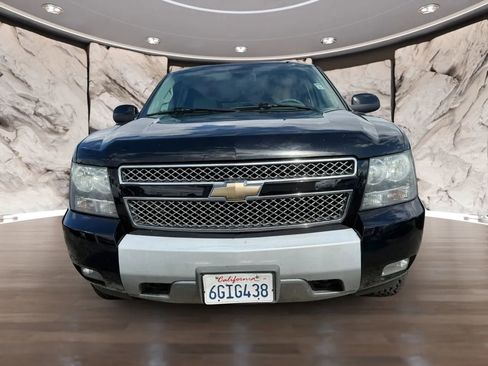 Used 2009 Chevrolet Suburban LT w/ Suspension Package, Off-Road image 2