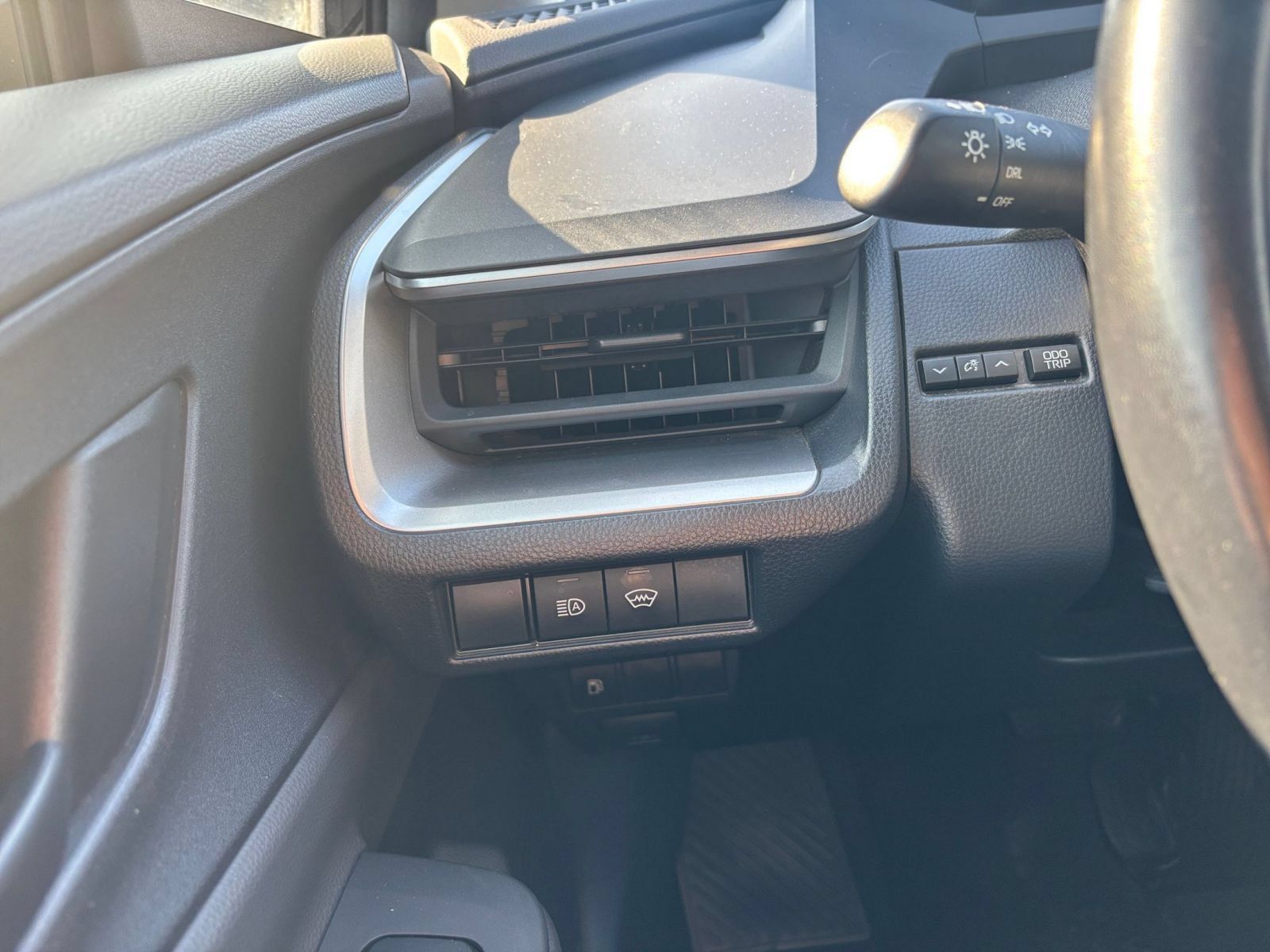 Used 2024 Toyota Prius LE FWD image 31