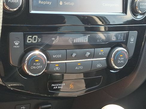 Used 2016 Nissan Rogue SV w/ SV Premium Package AWD/4WD image 15