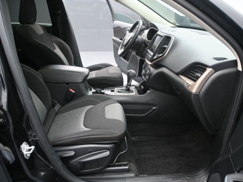 Used 2014 Jeep Cherokee Altitude w/ Comfort/Convenience Group image 16