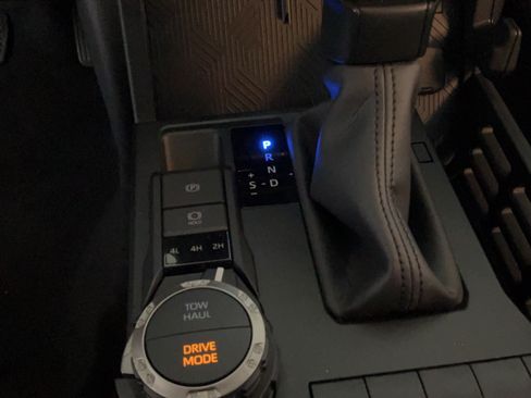 Certified 2025 Toyota 4Runner SR5 AWD/4WD image 17