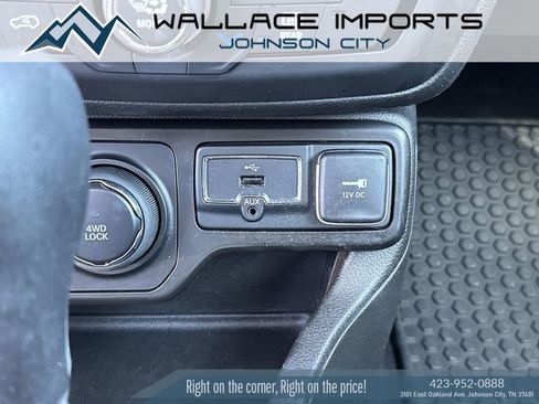 Used 2022 Jeep Renegade Latitude AWD/4WD image 28