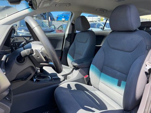 Used 2022 Hyundai Ioniq SE FWD image 19