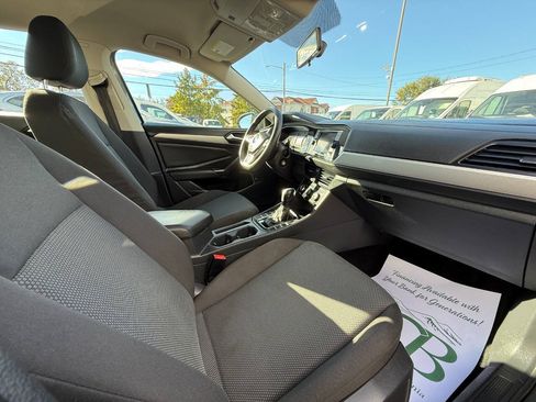 Used 2019 Volkswagen Jetta SE FWD image 31