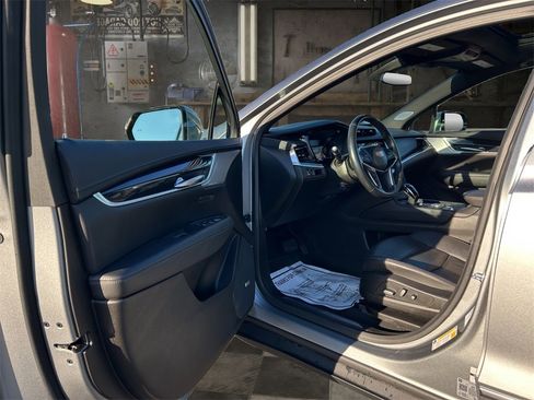 Used 2024 Cadillac XT5 Premium Luxury image 16
