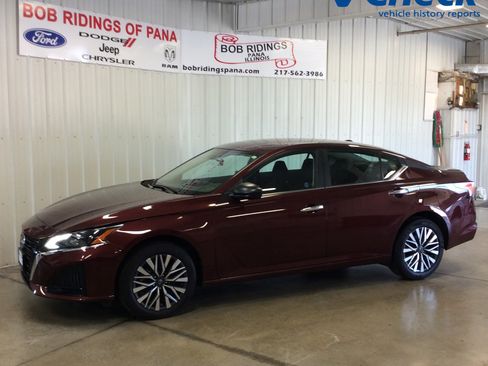 Used 2024 Nissan Altima 2.5 SV image 1