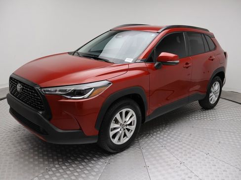 Used 2023 Toyota Corolla Cross LE image 1