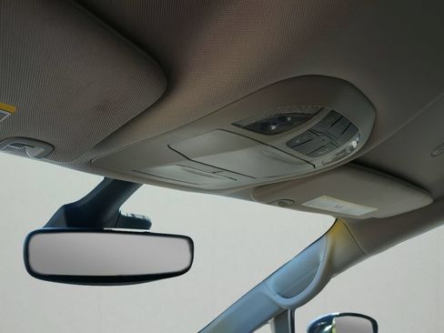 Used 2024 Chrysler Pacifica Touring-L FWD image 29
