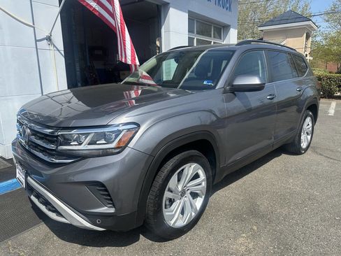 Used 2022 Volkswagen Atlas SE w/ Panoramic Sunroof Package image 2