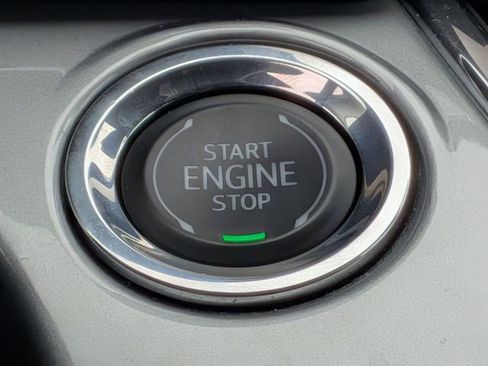 Used 2025 Chevrolet Trax LT w/ LT Convenience Package image 21