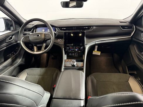 New 2025 Jeep Grand Cherokee Altitude AWD/4WD image 18