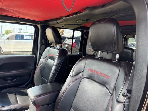 Used 2022 Jeep Wrangler Unlimited Rubicon w/ Cold Weather Group AWD/4WD image 19