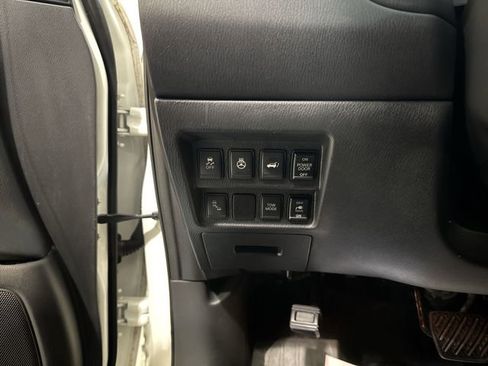 Used 2016 Nissan Pathfinder Platinum image 36