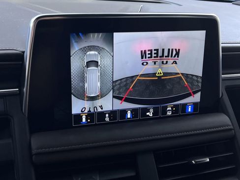 Used 2023 GMC Yukon SLT w/ SLT Luxury Package image 19