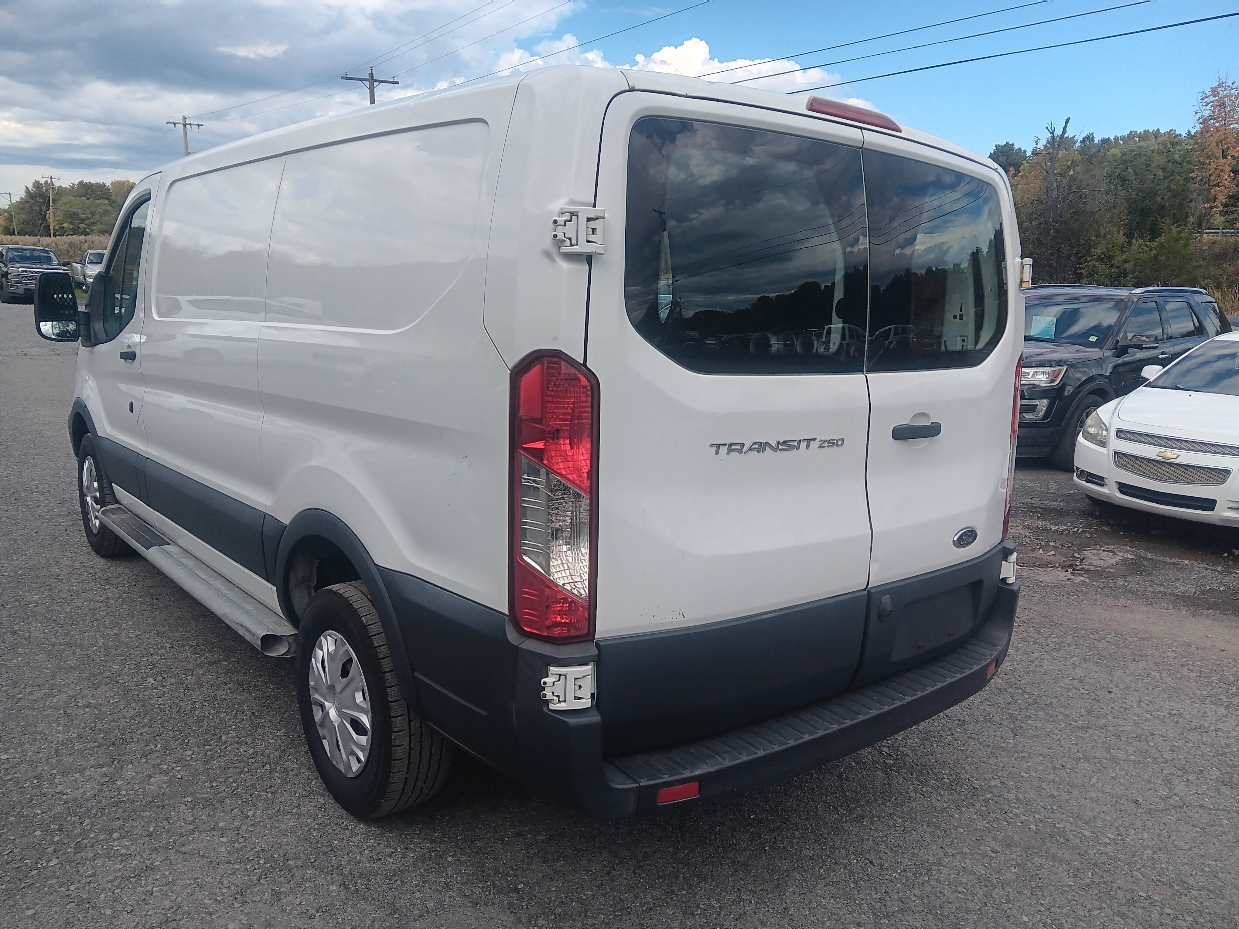 Used 2017 Ford Transit 250 130 Low Roof w/ Exterior Upgrade Package RWD image 3