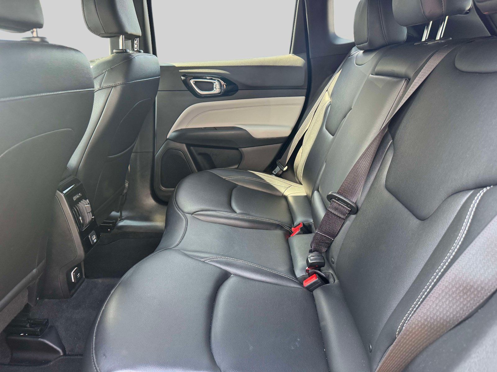 Used 2026 Jeep Compass Limited AWD/4WD image 14