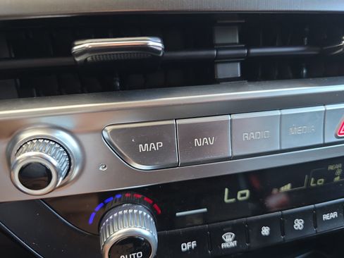 Certified 2025 Kia Telluride LX image 15