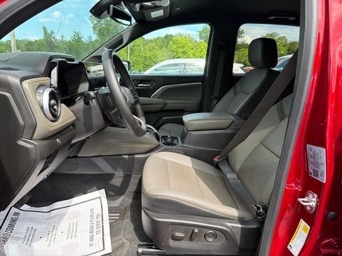 Used 2025 Chevrolet Colorado ZR2 AWD/4WD image 19