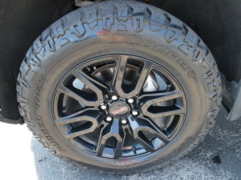 Certified 2024 GMC Sierra 1500 Pro w/ Graphite Edition AWD/4WD image 11