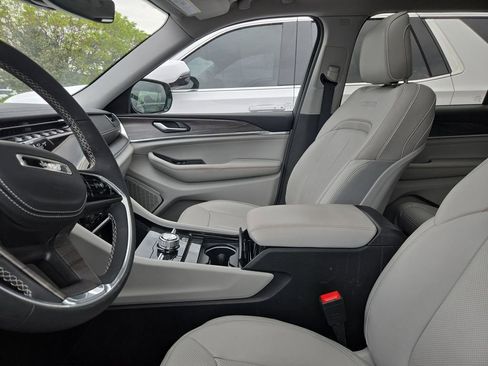 Used 2023 Jeep Grand Cherokee L Overland AWD/4WD image 7