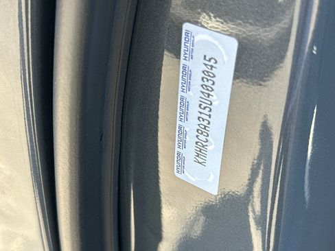 Certified 2025 Hyundai Venue SEL FWD image 28