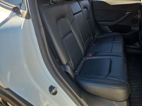 Used 2022 Tesla Model Y Performance image 22