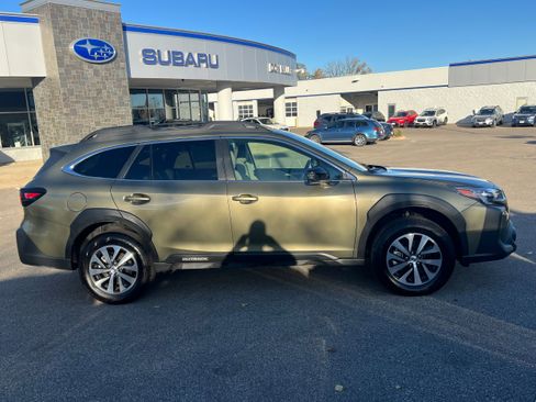 Certified 2025 Subaru Outback Premium w/ Popular Package #1A image 8