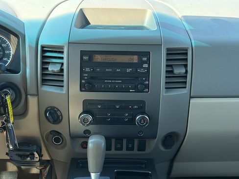 Used 2011 Nissan Titan SV w/ SV Value Truck Pkg AWD/4WD image 18
