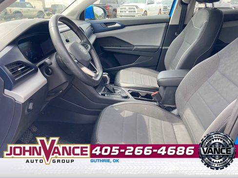 Used 2023 Volkswagen Taos SE image 3