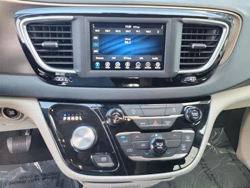 Used 2020 Chrysler Voyager Lxi FWD image 27