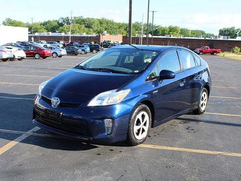 Used 2014 Toyota Prius Three FWD image 2