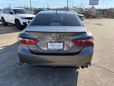 Used 2023 Toyota Camry SE image 3