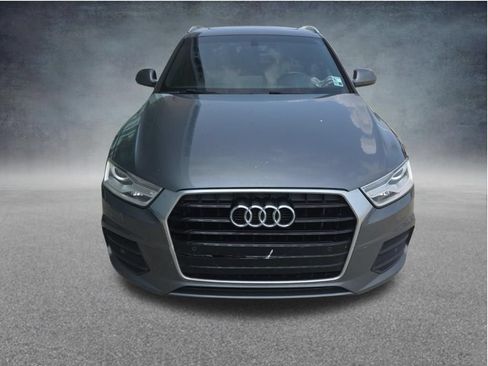 Used 2017 Audi Q3 2.0T Premium Plus w/ Premium Plus Package FWD image 3