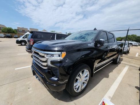 Used 2022 Chevrolet Silverado 1500 High Country w/ High Country Premium Package AWD/4WD image 3